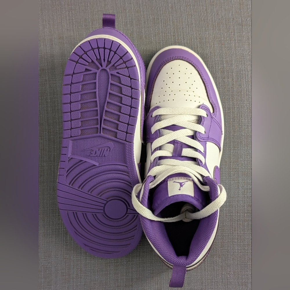 Nike Air Jordan 1 Mid Purple Venom, size 3Y - Picture 4 of 7